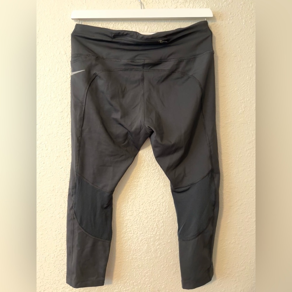 NEW Women's Nikes Mid-Rise Crop Running Leggings